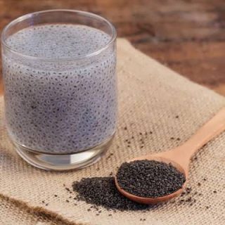 تخم شربتی (چیا) ایرانی در لیوان
